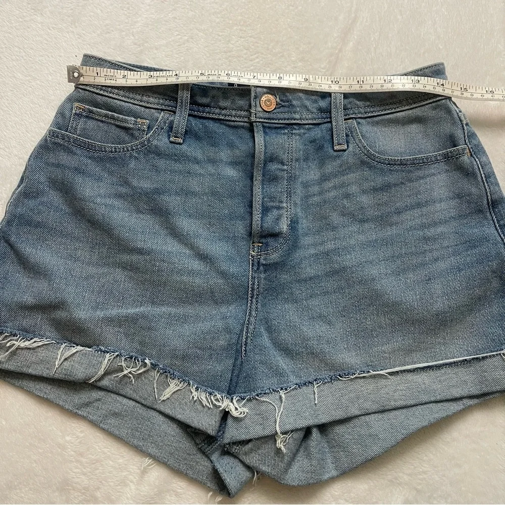 Hollister Vintage Stretch Ultra High Rise Mom Shorts Button Fly Light Wash W29